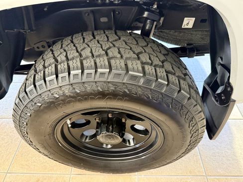 Used 2019 Toyota Tacoma SR5 RWD image 34