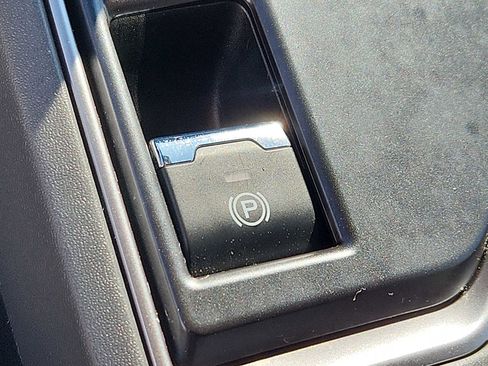 Used 2024 Subaru Crosstrek 2.0i Premium image 24