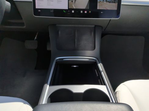 Used 2021 Tesla Model 3 Standard Range Plus image 29