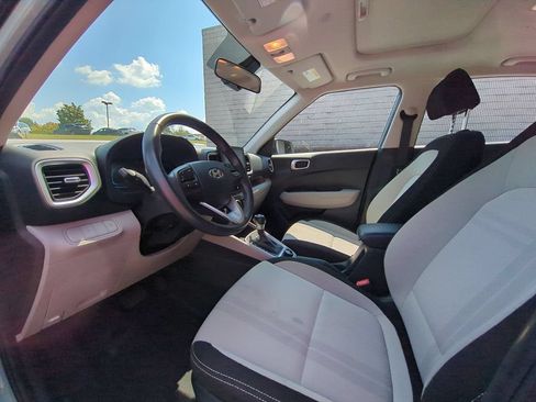 Used 2025 Hyundai Venue SEL FWD image 15