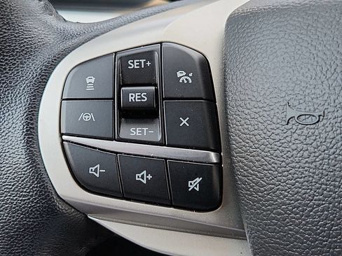 Used 2022 Ford Explorer XLT w/ Equipment Group 202A AWD/4WD image 29
