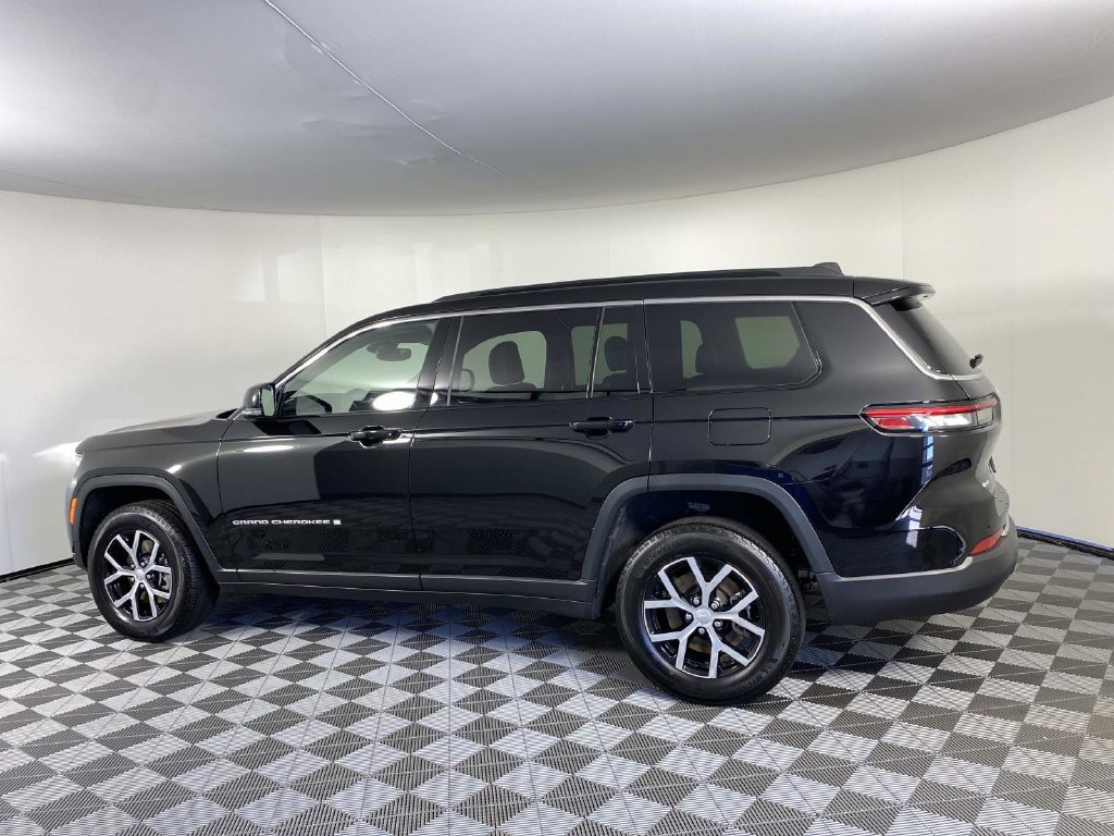 Used 2024 Jeep Grand Cherokee L Limited AWD/4WD image 5