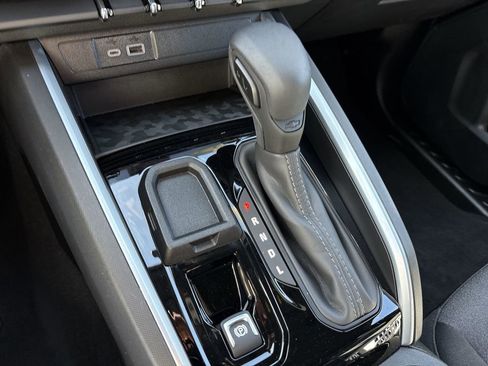 New 2025 Chevrolet Colorado W/T image 18