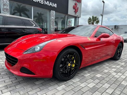 Used 2015 Ferrari California T RWD image 4