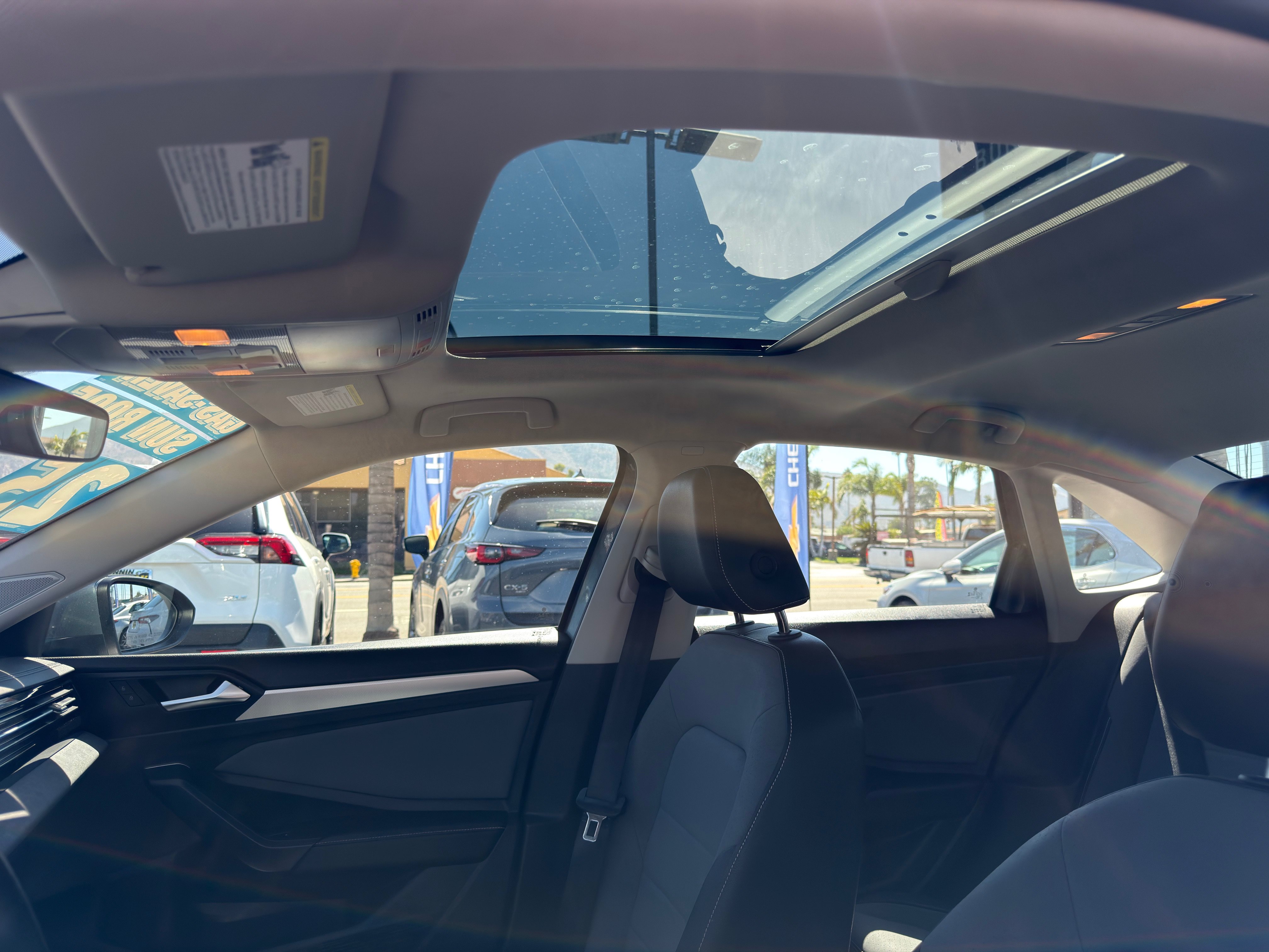 Used 2025 Volkswagen Jetta SE FWD image 27