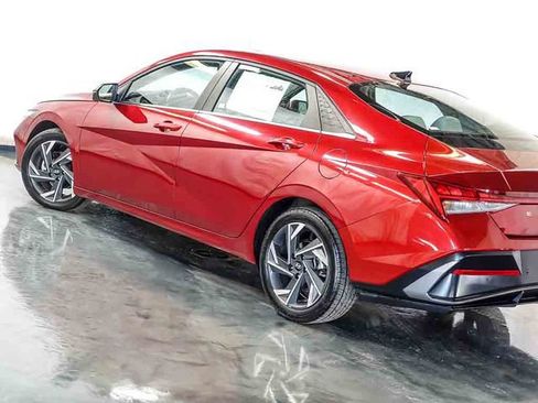 Used 2024 Hyundai Elantra Limited FWD image 11