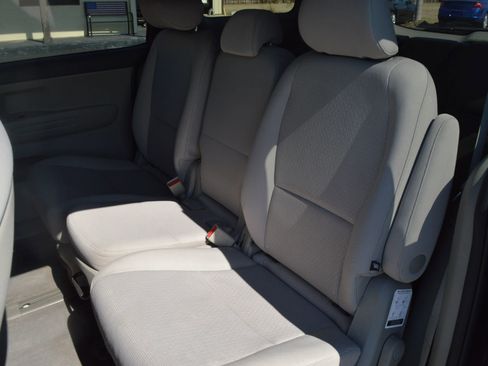 Used 2017 Kia Sedona LX FWD image 16