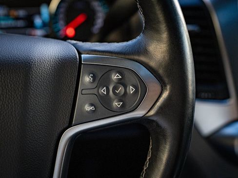 Used 2019 Chevrolet Suburban LT image 25