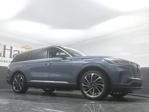Used 2025 Lincoln Aviator Reserve w/ Equipment Group 201A AWD/4WD image 2