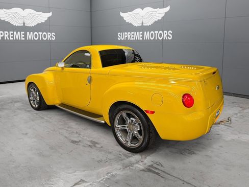 Used 2005 Chevrolet SSR w/ Preferred Equipment Group image 8