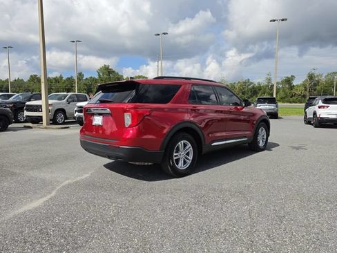Used 2024 Ford Explorer XLT RWD image 5