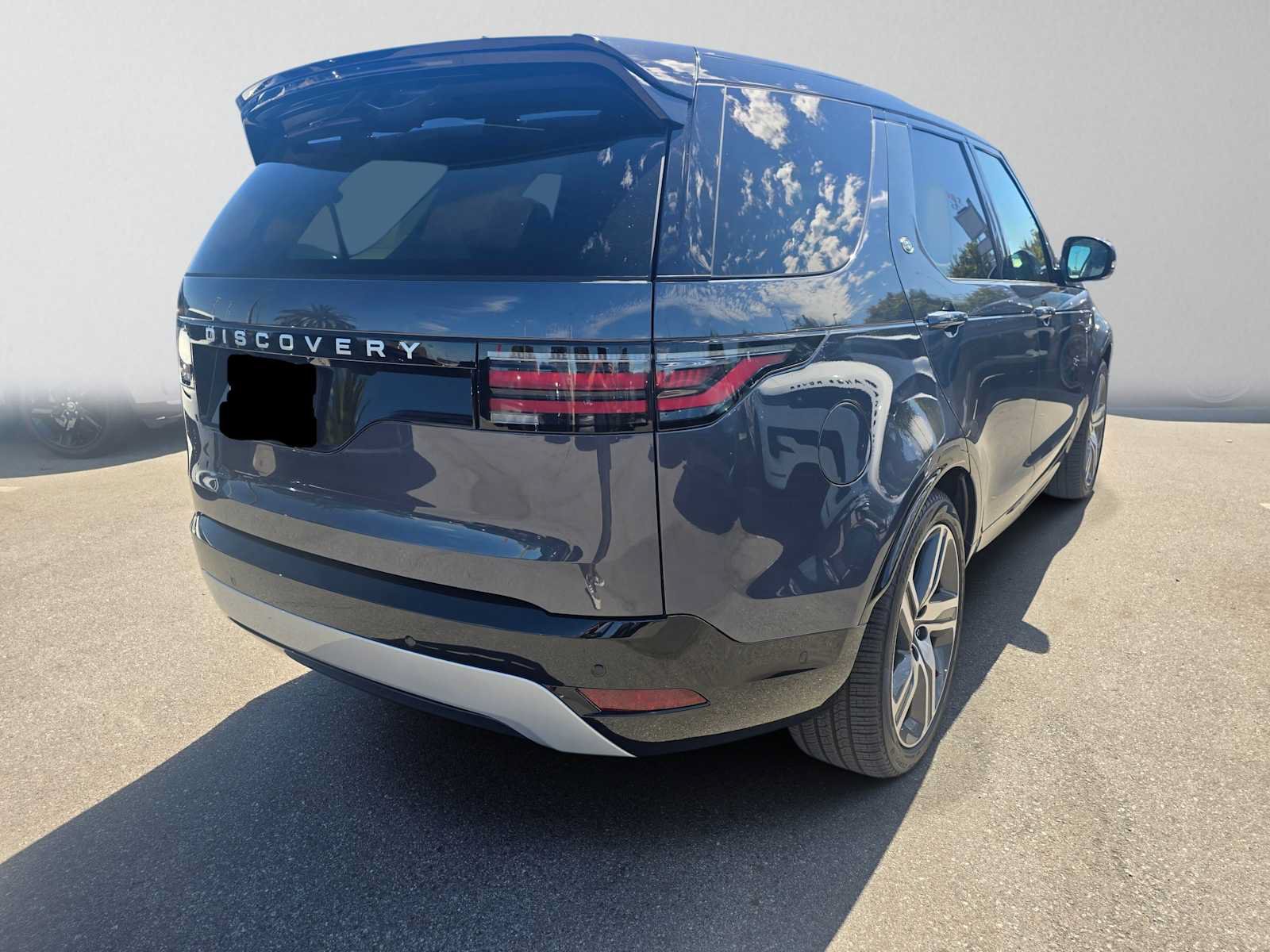 Used 2025 Land Rover Discovery Metropolitan Edition AWD/4WD image 5