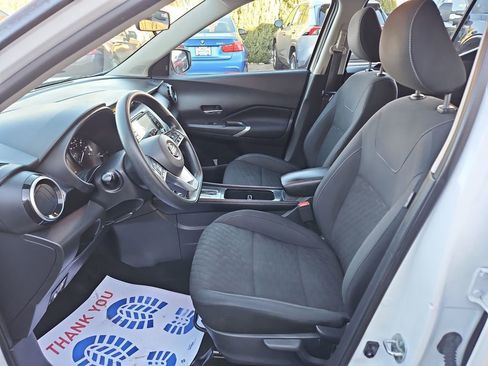 Used 2021 Nissan Kicks SV image 9