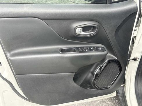 Used 2020 Jeep Renegade Altitude FWD image 10