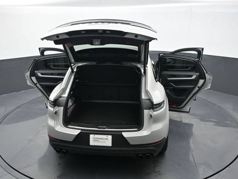 Certified 2025 Porsche Cayenne S AWD/4WD image 28