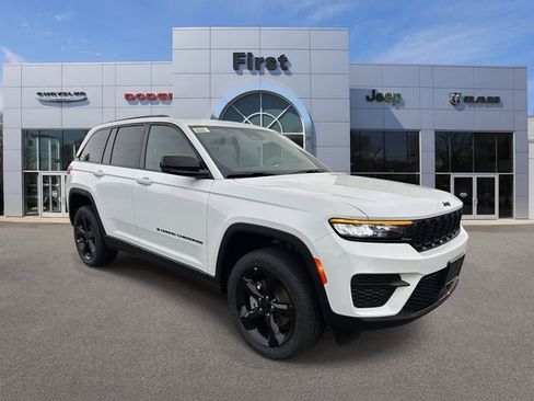 New 2025 Jeep Grand Cherokee Altitude image 1