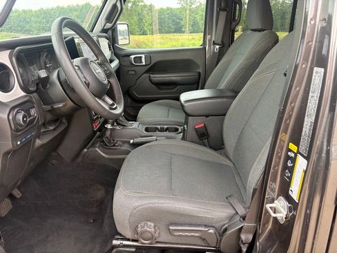 Used 2024 Jeep Wrangler Unlimited AWD/4WD image 12