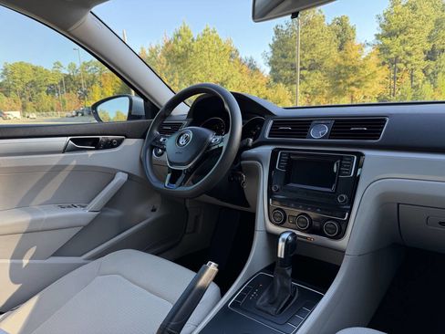 Used 2017 Volkswagen Passat 1.8T S image 19