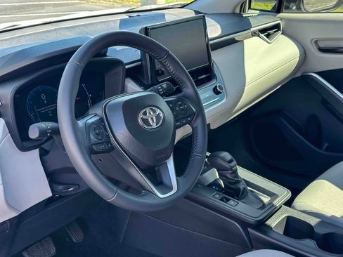 Used 2026 Toyota Corolla Cross LE image 12