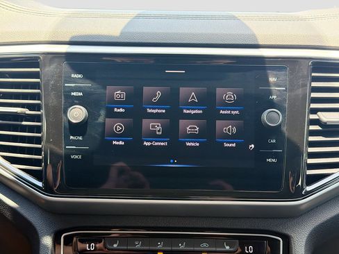Used 2023 Volkswagen Atlas Cross Sport SEL R-Line AWD/4WD image 31