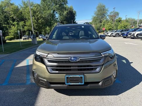 Used 2025 Subaru Forester Premium AWD/4WD image 3