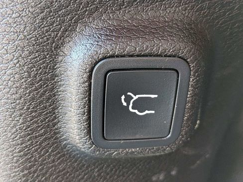 Used 2019 Jeep Cherokee Limited AWD/4WD image 15