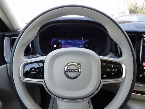 Used 2025 Volvo XC60 B5 Plus w/ Protection Package Premier image 17