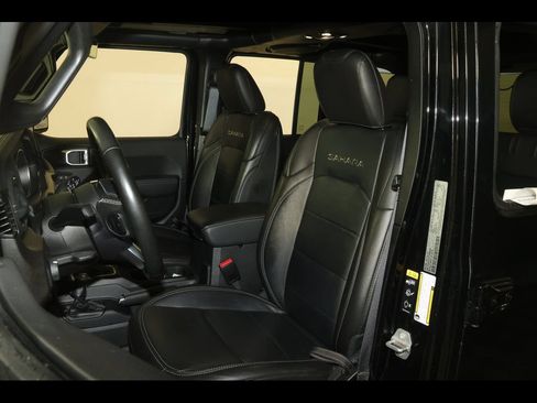 Used 2023 Jeep Wrangler Unlimited Sahara w/ Cold Weather Group AWD/4WD image 21