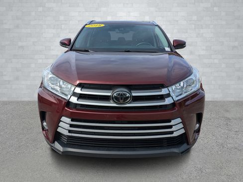Used 2018 Toyota Highlander SE image 3