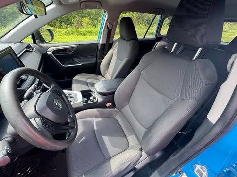 Used 2019 Toyota RAV4 LE w/ Carpet Mat Package AWD/4WD image 14