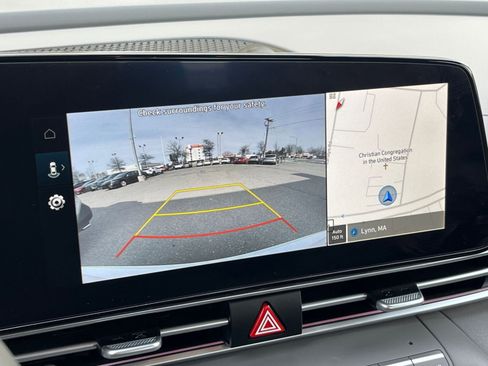 Used 2025 Hyundai Elantra SEL image 21