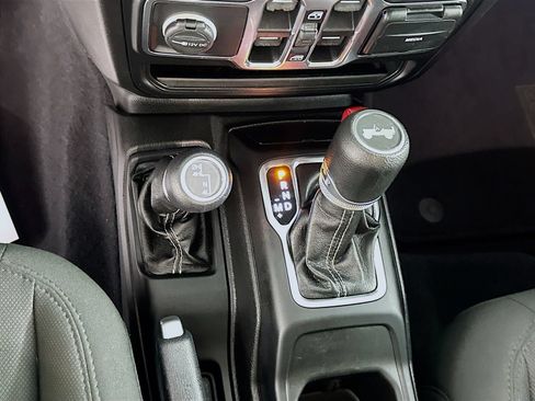 Used 2021 Jeep Wrangler Unlimited Sahara AWD/4WD image 17
