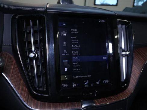 Used 2019 Volvo XC60 T8 Inscription w/ Advanced Package AWD/4WD image 28