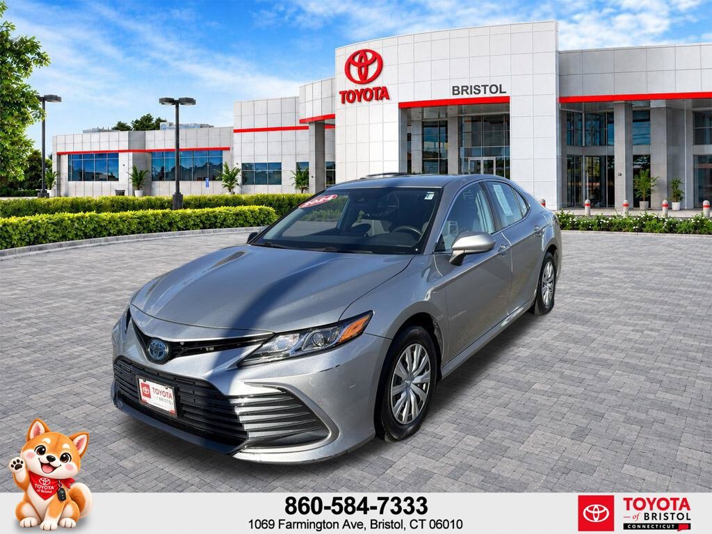 Used 2024 Toyota Camry LE FWD image 3