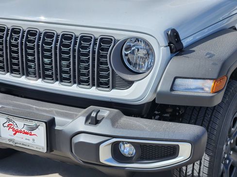 New 2026 Jeep Gladiator Sport AWD/4WD image 9