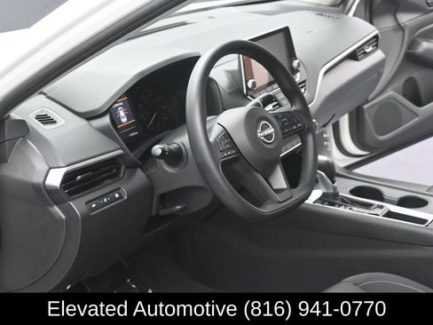 Used 2025 Nissan Altima 2.5 S FWD image 7