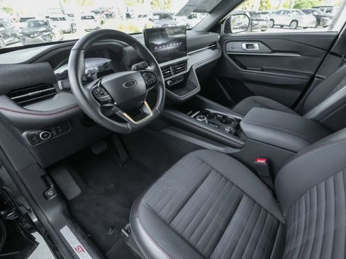 Used 2025 Ford Explorer ST-Line w/ ST-Line Street Pack image 15