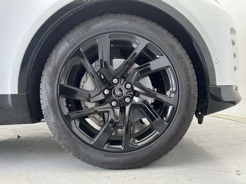 Used 2025 Land Rover Discovery Dynamic SE image 23