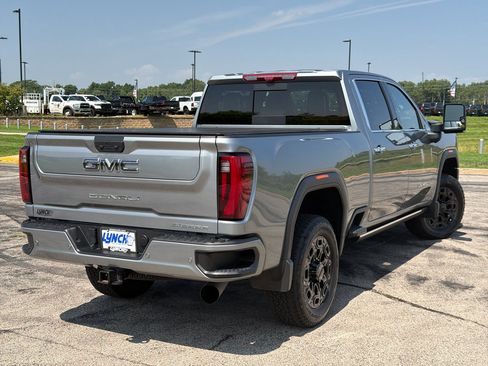 Used 2025 GMC Sierra 2500 Denali Ultimate AWD/4WD image 4