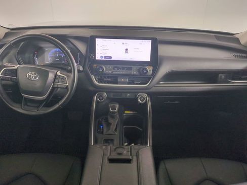 Used 2024 Toyota Grand Highlander XLE FWD image 19