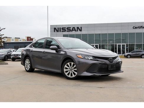Used 2019 Toyota Camry LE image 1
