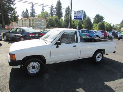 Used 1986 Toyota Pickup 2WD Regular Cab Long Bed image 1