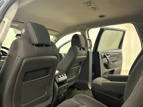 Used 2015 Chevrolet Traverse LT w/ Style and Technology Package FWD image 29