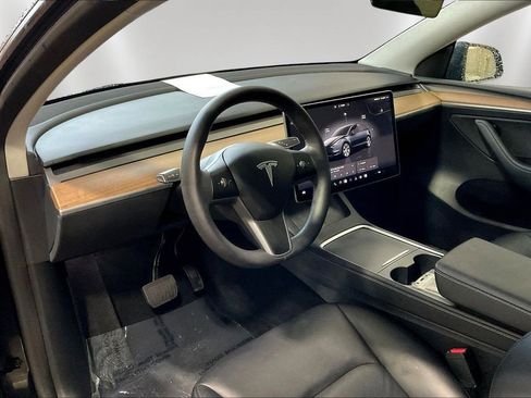 Used 2024 Tesla Model Y 2WD image 16