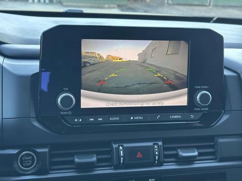 Used 2024 Nissan Pathfinder S image 19