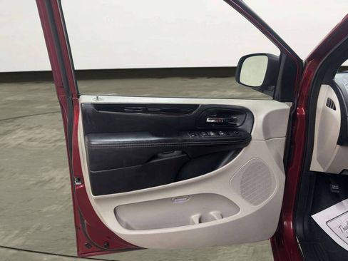 Used 2015 Dodge Grand Caravan SE FWD image 14