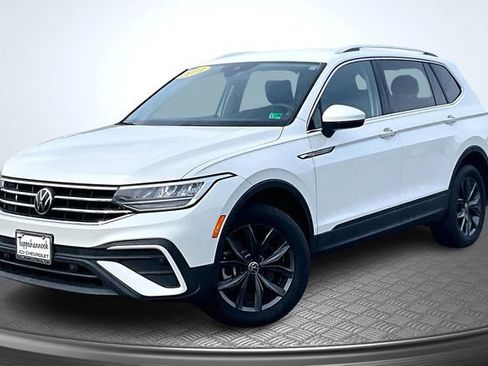 Used 2023 Volkswagen Tiguan SE AWD/4WD image 1