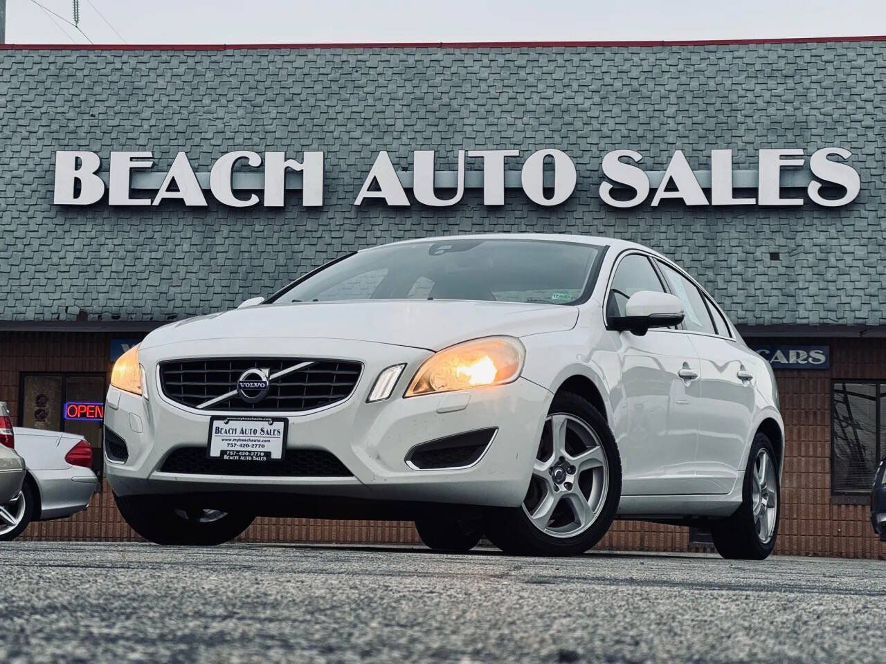Used 2012 Volvo S60 T5 w/ Multimedia Pkg FWD image 1