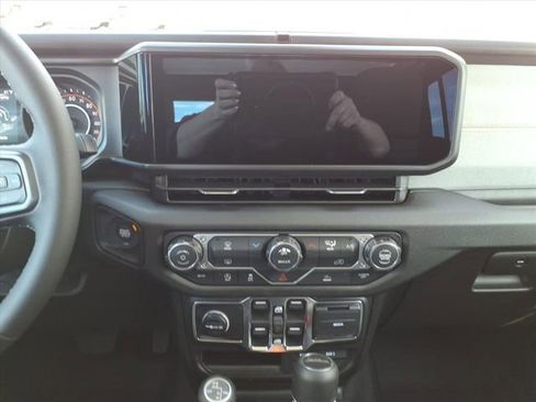 New 2026 Jeep Gladiator Sport image 18