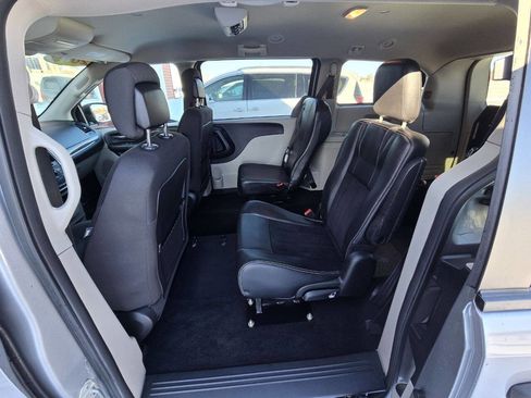 Used 2019 Dodge Grand Caravan SE image 18